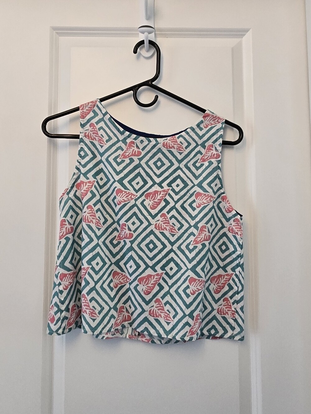 Betterthanblouses - Sleeveless Swing Tank Top in Geometric Teal / Pink Floral S